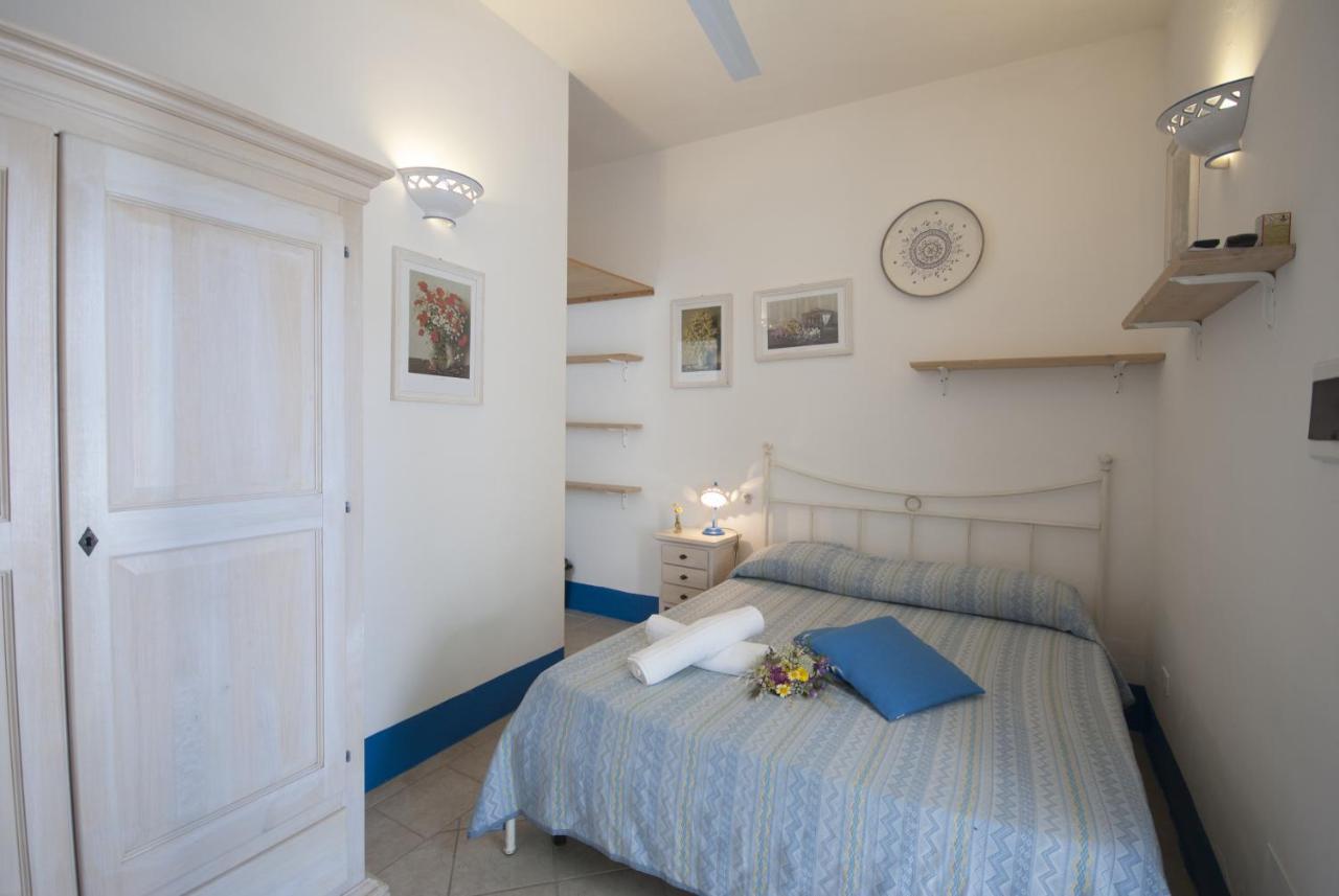Villa Flora Studios & Apartments Conca Specchiulla Bagian luar foto
